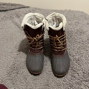 American Eagle Outfitters Snow boots